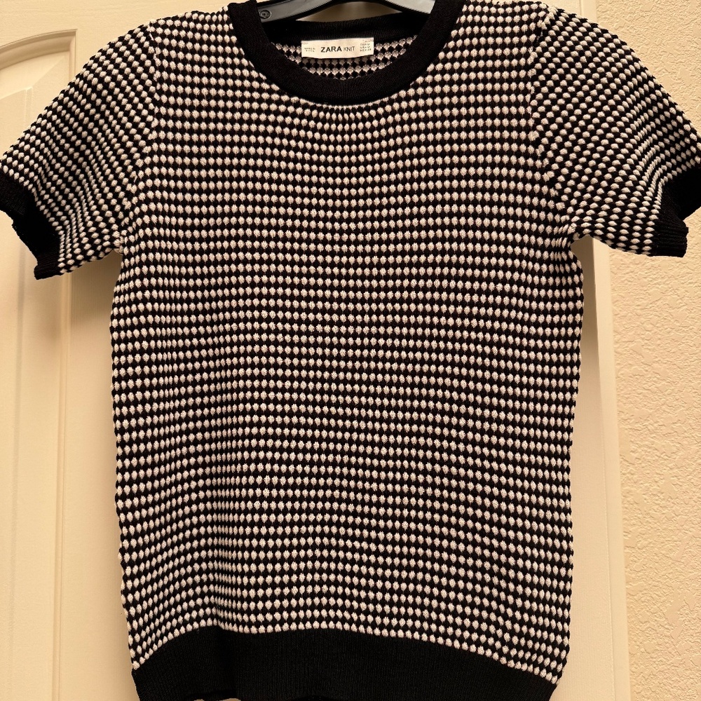 Zara Knit Black & White 'FEEL GOOD' Sweater / Top Crew Neck Ribbed Trims SZ M